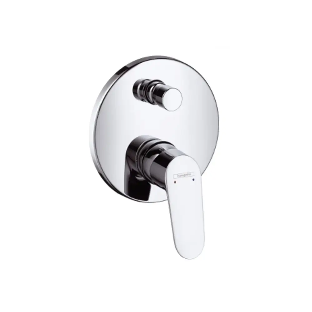 Unterputz-Wannenmischer von Hansgrohe mit einem langen Hebel in Weiß und einer runden, glatten Chrom-Oberfläche. Zwei Steuerkappen für Temperatur und Wasserfluss.